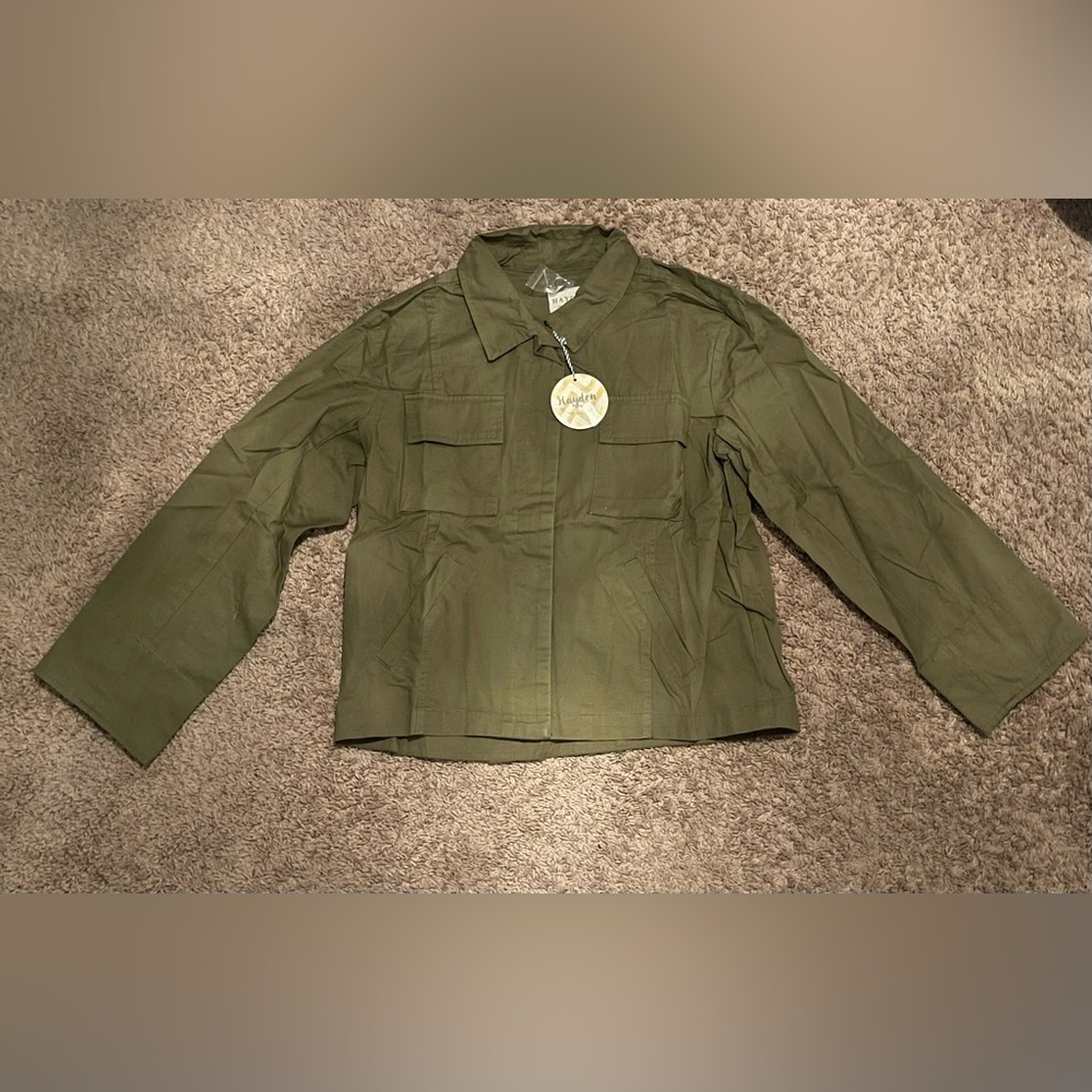 Hayden
Womens size Medium
Olive Green Jacket
NWT